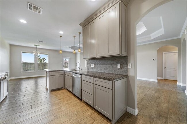 Building Photo - 7721 Dove Holw Dr