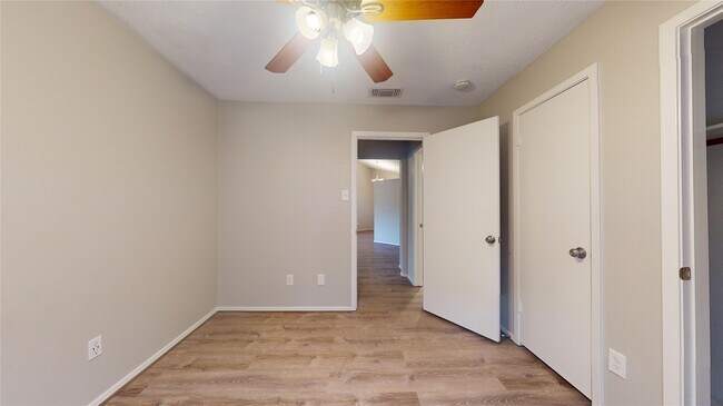 Building Photo - 2331 Barrington Pl Dr