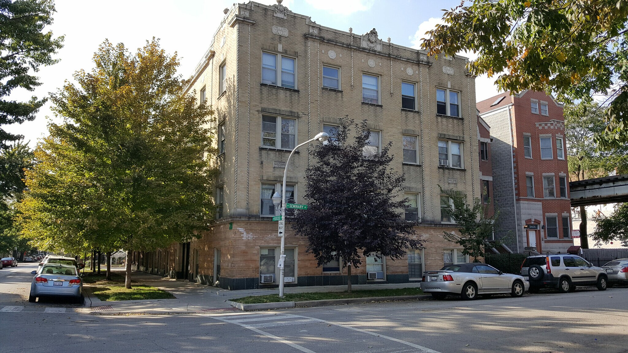 Building Photo - 1111 W Roscoe St