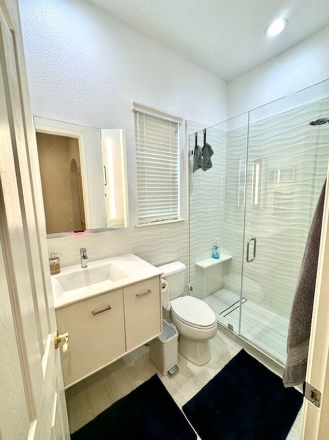 Building Photo - Springfield Home with a View - MUST BE 55 YEARS OF AGE