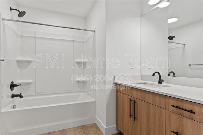 Building Photo - 3378 Washington Blvd