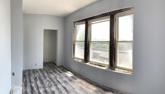 Building Photo - 6036 S Eberhart Ave