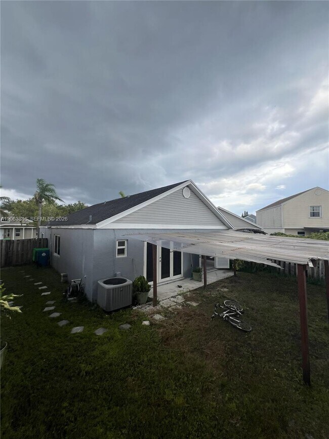 Building Photo - 289 SW 159th Ln