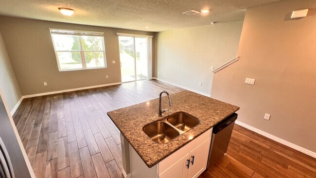 Building Photo - 413 Legacy Lp