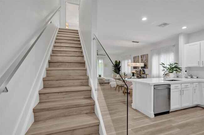 Building Photo - 4234 N Dixie Hwy