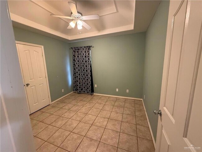 Building Photo - 3836 Frontier Dr