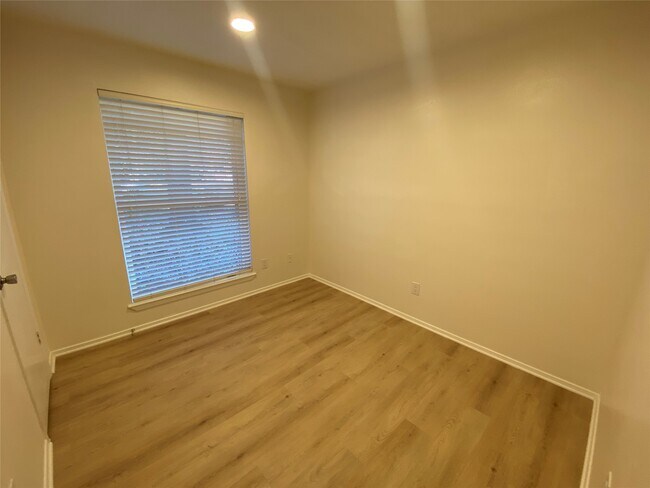 Building Photo - 2 N Waxberry Rd