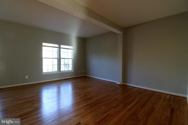 Building Photo - 2581 Sutters Mill Dr