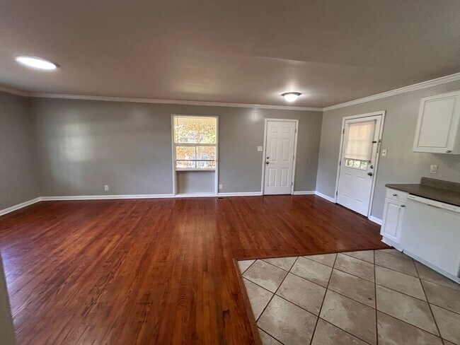 Building Photo - 3510 Avondale Dr NW