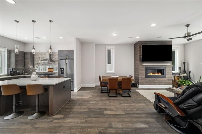 Building Photo - 52 Reynolds Square Ln