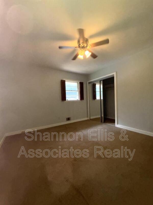 Building Photo - 1255 Angelia Dr SW