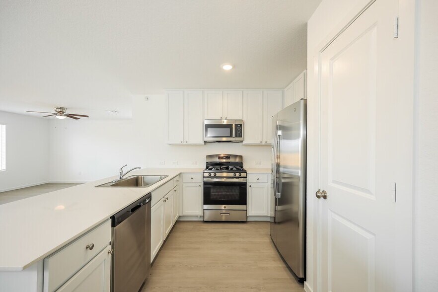 Building Photo - 11742 California Rose
