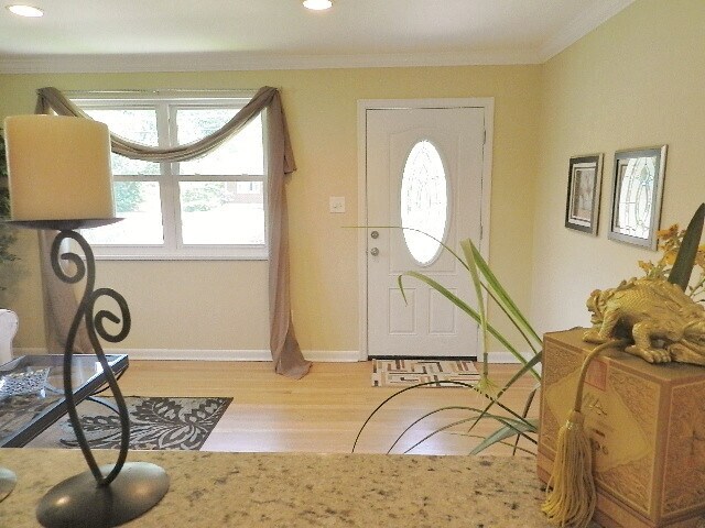 Building Photo - Stunning Rambler-Fantastic Location
