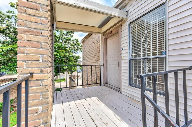 Building Photo - 3742 Thistlemont Dr
