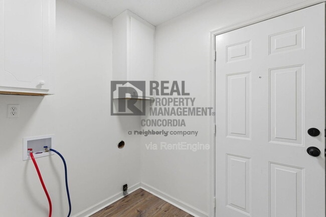 Building Photo - 1527 Cherry Tree Dr