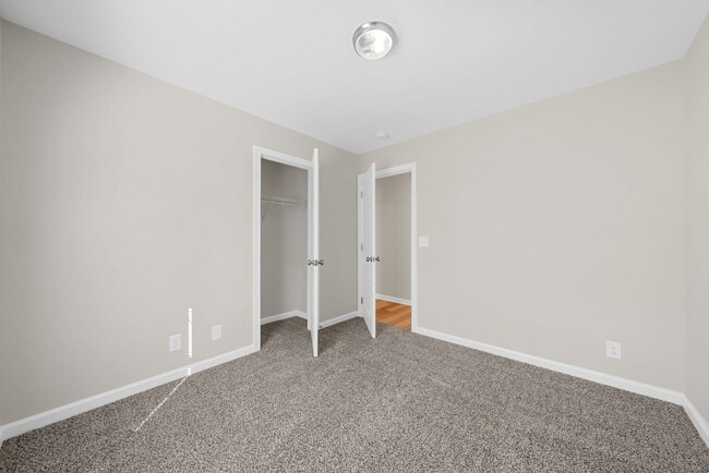 Building Photo - Pet Friendly Three Bedroom!