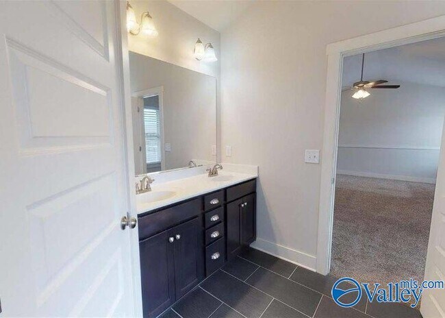 Building Photo - 7601 NW Ashor Dr