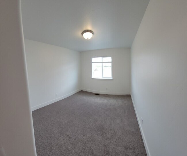 Building Photo - LEASE TAKEOVER In the highly sought after Summerfield Townhomes--3 bed, 2.5 baths