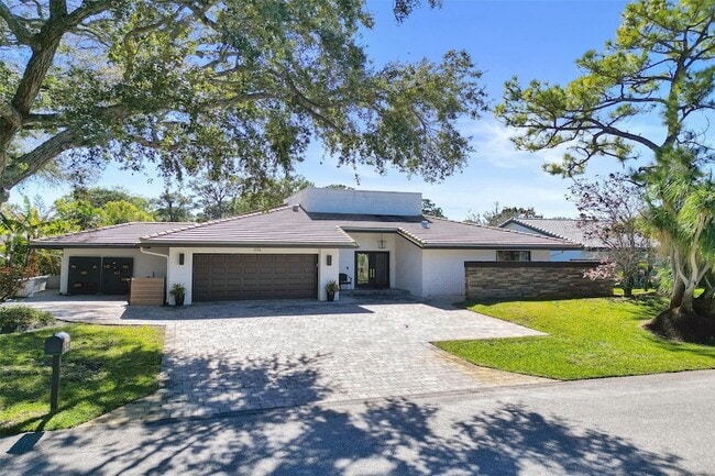 Building Photo - 614 W Lakewoode Cir