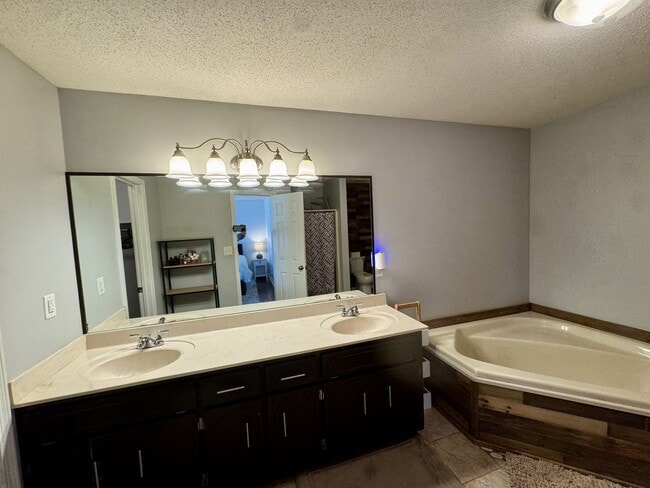 Building Photo - 1201 Crystal Dr