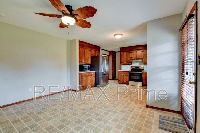 Building Photo - 609 Birch Dr