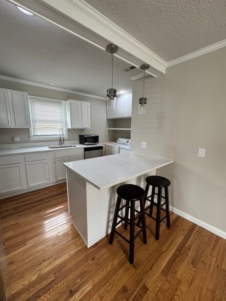 Eating area - 12 Larnes St