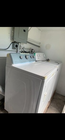 Building Photo - 401 SW 8th St