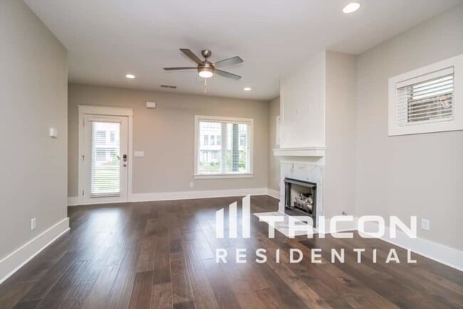 Building Photo - 1240 Hillwood Private Cove