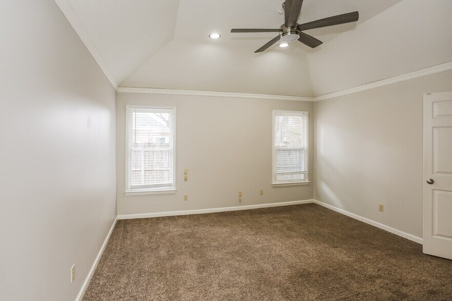 Building Photo - 8674 Leaf Manor Cove