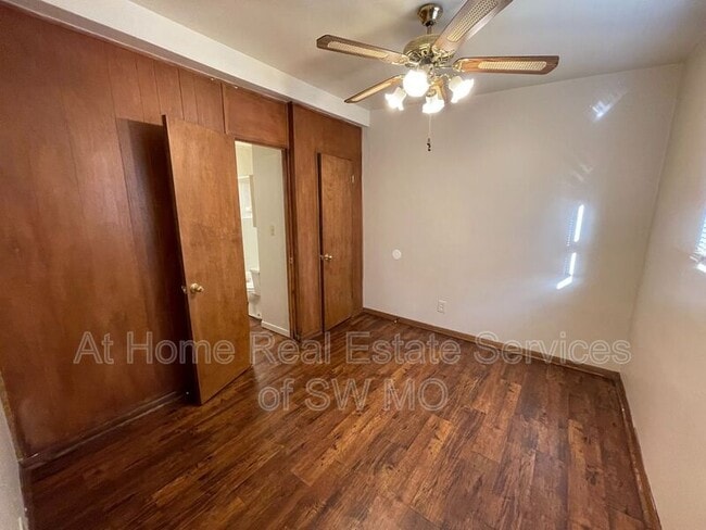 Building Photo - 1836 S Sieger Dr