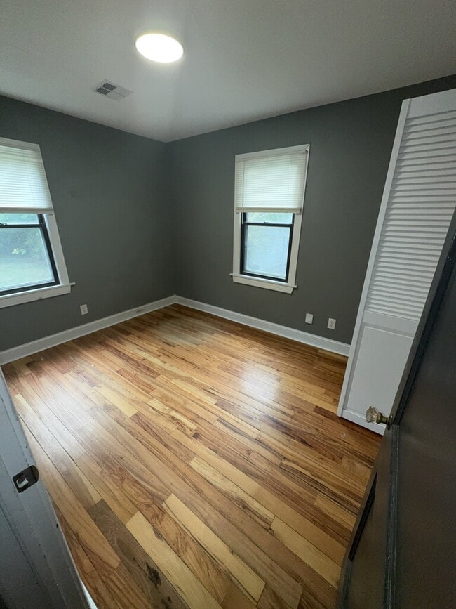 Building Photo - 608 N Parkwood Ln