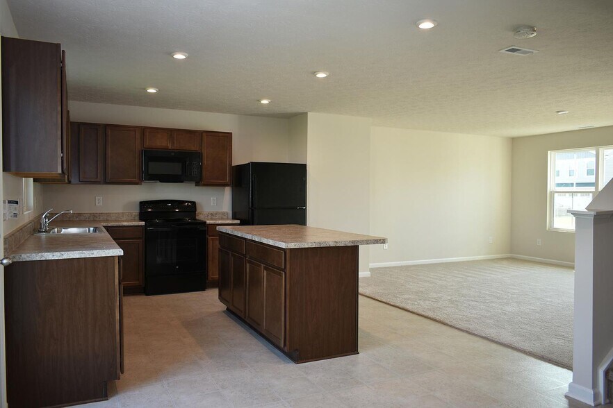 Building Photo - 9755 Oakgrove Dr