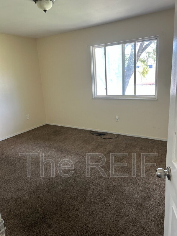 Building Photo - 2047 N Averill Ave