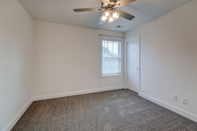Building Photo - 1385 Harmon Ln