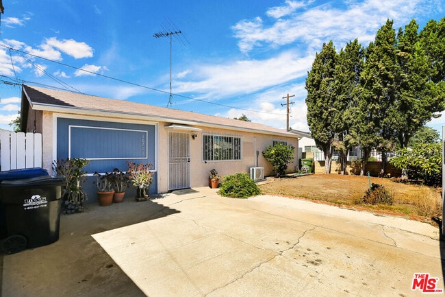Primary Photo - 16711 Mapes Ave