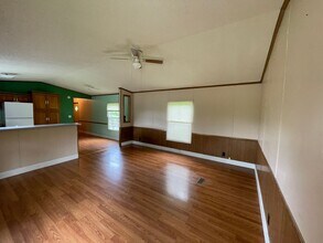 Building Photo - Country living with spacious front and backyard - 4 beds/ 2bath available now!!