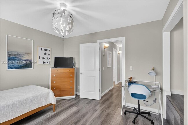 Building Photo - 9425 S Ocean Dr