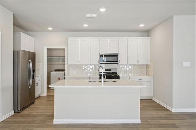 Building Photo - 613 Clover Crk Dr