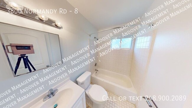 Building Photo - 3800 Normandy Rd