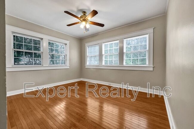 Building Photo - 1542 Somerset Dr