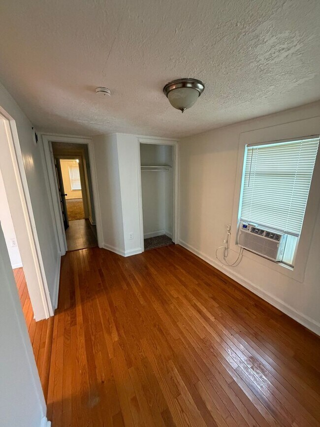 Building Photo - Charming 2 Bed 1 Bath Home with Fenced Backyard in Excelsior Springs