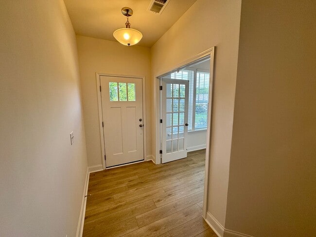 Building Photo - Brand New 3BR/3.5 Bath Townhouse in South ...
