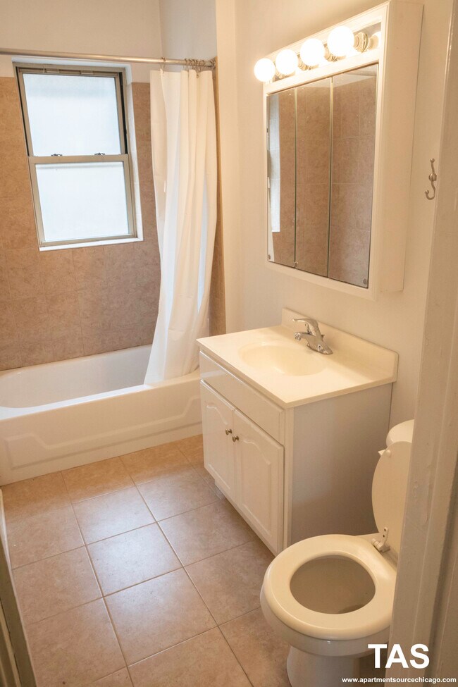 Building Photo - 5109 N Winchester Ave