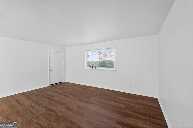 Building Photo - 2516 Peachwood Cir NE