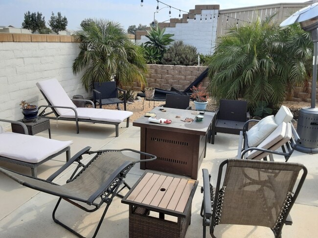 Building Photo - 496 Christina Ct