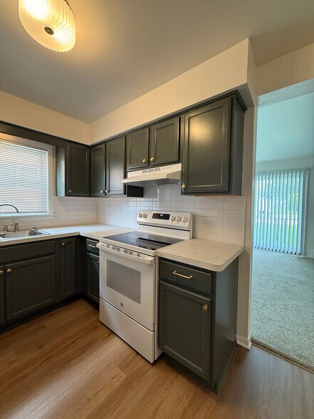 Building Photo - 7920 S 82nd Ave