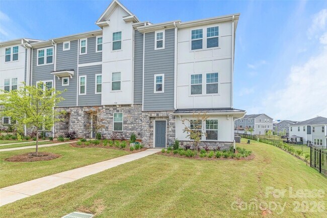 Building Photo - 7136 Bryce Ave