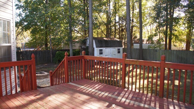 Building Photo - 1221 Clearwater Ln