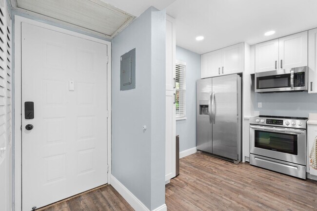 Building Photo - 8800 Royal Palm Blvd