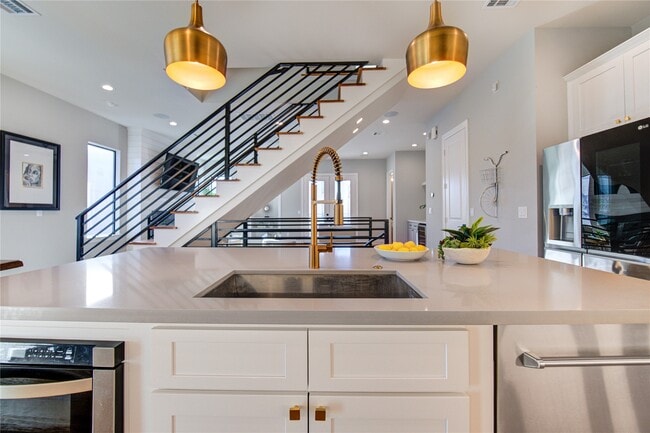 Building Photo - 820 Wakefield Dr